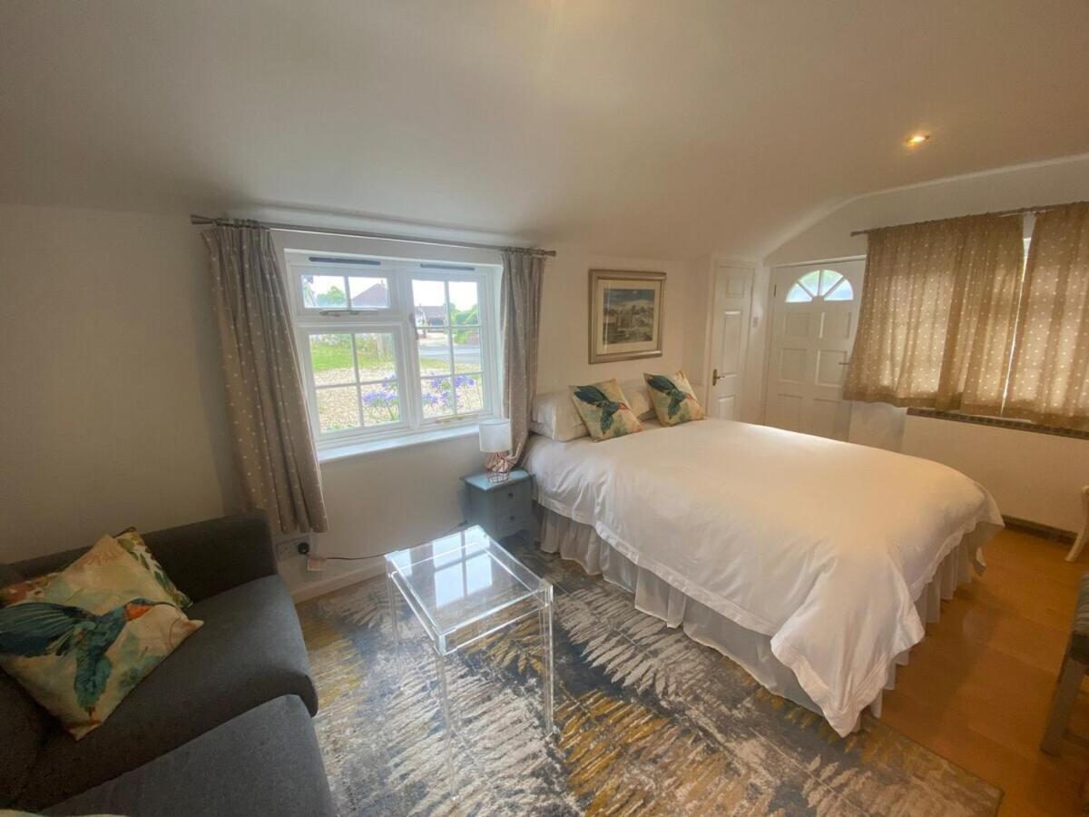 Private Entry Guesthouse Hideaway Hordle Ngoại thất bức ảnh